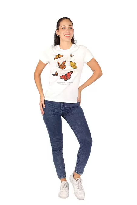 Oferta de Playera MARIPOSAS por $99.9 en Aditivo