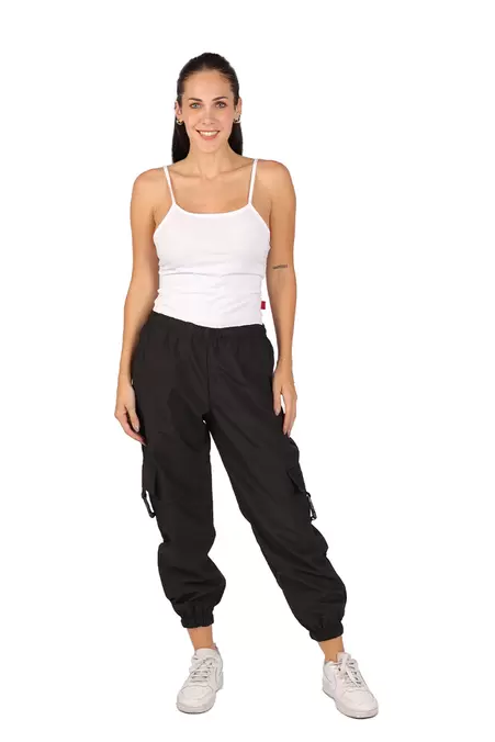 Oferta de Jogger  CARGO BROCHES por $269.9 en Aditivo