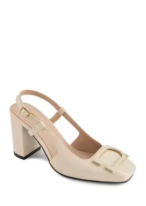 Oferta de ZAPATILLA BEIGE 3330043 por $389.16 en Andrea