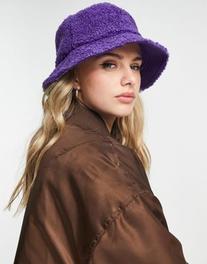 Oferta de JJXX borg bucket hat in bright purple por $16 en ASOS
