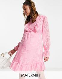 Oferta de Twisted Wunder Maternity long sleeve mini dress with frill detail in pink por $38 en ASOS