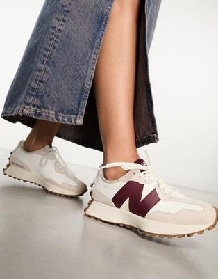 Oferta de New Balance 327 sneakers in off white and burgundy - IVORY por $110.5 en ASOS
