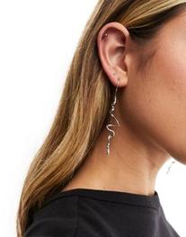 Oferta de ASOS DESIGN pull through earrings with textured abstract wiggle design in silver tone por $8 en ASOS