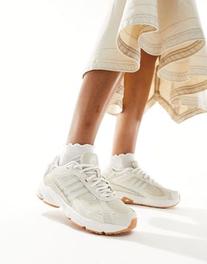 Oferta de Adidas Originals Response CL trainers in beige with gum sole por $67.5 en ASOS