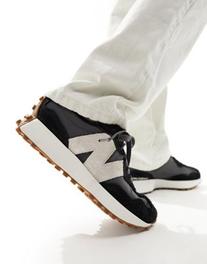 Oferta de New Balance 327 sneakers in black and grey - exclusive to ASOS - BLACK por $88 en ASOS