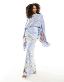 Oferta de ASOS DESIGN chiffon overlay satin bias maxi dress in blue floral print por $65 en ASOS