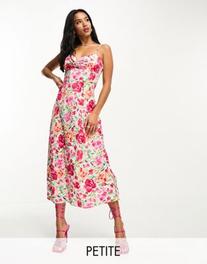 Oferta de Forever New Petite slip midi dress in pink and red floral por $59 en ASOS