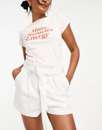 Oferta de Superdry vintage paper bag shorts in brilliant white por $24 en ASOS