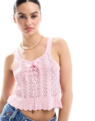 Oferta de Miss Selfridge crochet contrast satin lace up bow cami in soft pink por $32.99 en ASOS