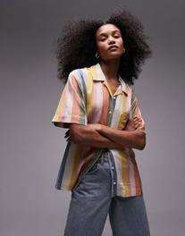 Oferta de Topshop short sleeve slubby shirt in bright multi stripe por $34 en ASOS