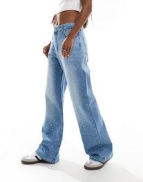 Oferta de Bershka diamante wide leg jeans in light wash blue por $39.99 en ASOS