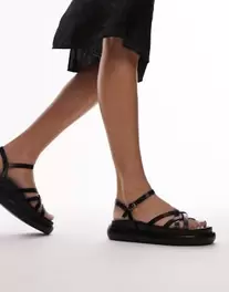 Oferta de Topshop Junior strappy flatform sandal in black por $42.39 en ASOS