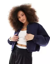 Oferta de ASOS DESIGN scuba bomber jacket in navy por $33.59 en ASOS