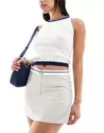 Oferta de Miss Selfridge fold over waistband mini skort in stone por $22.11 en ASOS