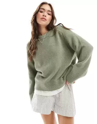 Oferta de Abercrombie & Fitch fluffy jumper in green por $71.99 en ASOS