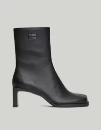 Oferta de Tommy Jeans Leather square toe ankle boots in black por $140 en ASOS