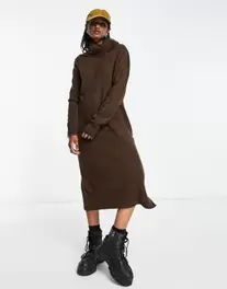 Oferta de ONLY roll neck midi jumper dress in chocolate brown por $36 en ASOS