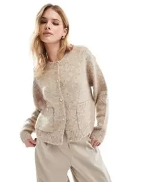 Oferta de Vero Moda flecked slouchy cardigan with metal buttons in beige por $65.99 en ASOS