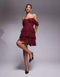 Oferta de Lace & Beads off shoulder corset tulle mini dress in burgundy por $104.99 en ASOS