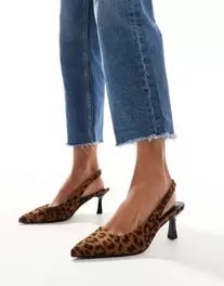 Oferta de Yours sling back pumps in leopard por $56.99 en ASOS