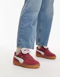 Oferta de Puma Moda Tongue Palermo trainers in burgundy & white por $100 en ASOS