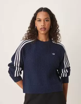 Oferta de Adidas Originals Adicolor knitted sweatshirt in navy por $80 en ASOS