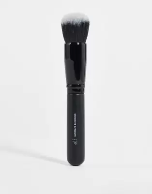 Oferta de E.l.f. Ultimate Blending Brush por $10.99 en ASOS