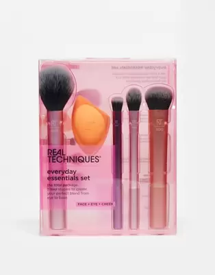 Oferta de Real Techniques Everyday Essentials Brush Set (save 38%) por $22.5 en ASOS