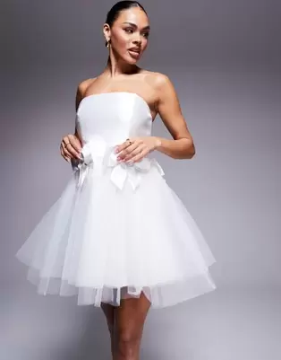 Oferta de Forever New Bridal bow tulle mini dress in ivory por $100 en ASOS