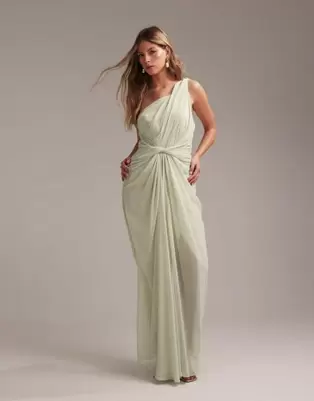 Oferta de ASOS DESIGN Bridesmaids one shoulder draped twist detail midaxi dress in light green por $120 en ASOS