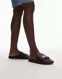 Oferta de Lacoste serve 0.0 sliders in black por $57.99 en ASOS