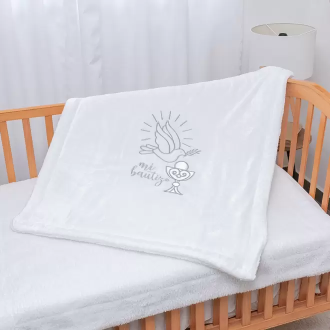 Oferta de Edredón con borrega y llamativo bordado, con práctica medida 100 x 80 cm por $449 en Baby mink