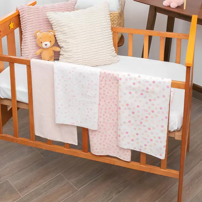 Oferta de Cuatro sábanas de franela con algodón multiusos para recién nacido por $259 en Baby mink