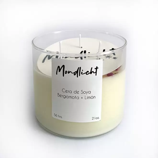 Oferta de Vela artesanal en vaso MONDLICHT™ aroma bergamota y limón por $338 en Bed Bath & Beyond