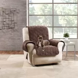 Oferta de Funda para sillón reclinable de poliéster Sure Fit color chocolate por $618 en Bed Bath & Beyond