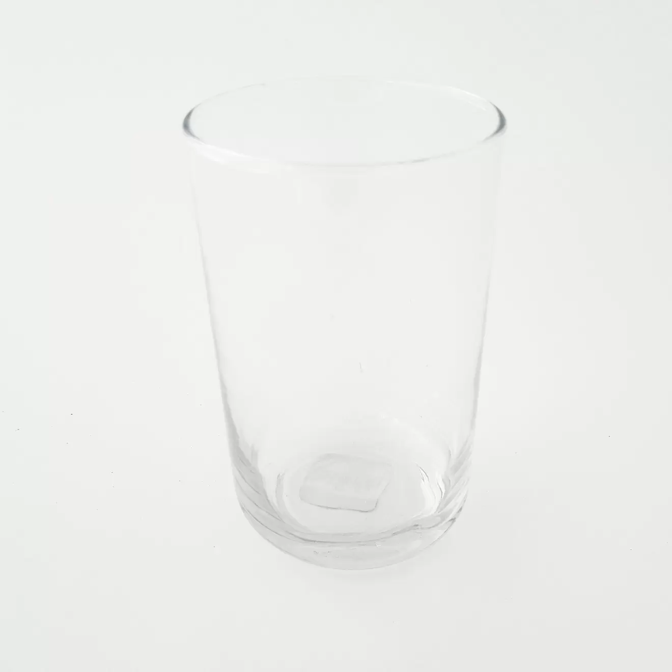 Oferta de Vaso de vidrio White Glo Koba por $59 en Bed Bath & Beyond