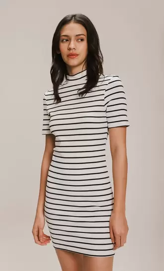 Oferta de Vestido Corto Ajustado por $169 en C&A
