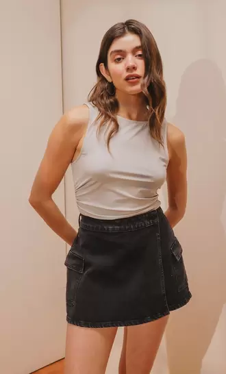 Oferta de Short Falda Cargo Negro por $399 en C&A