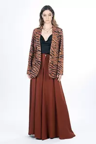 Oferta de Blazer estampado animal print café con negro por $749 en Cklass