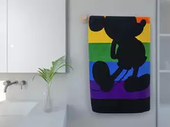 Oferta de Toalla Medio Baño Disney Mickey Rainbow por $121 en Colap La Palestina