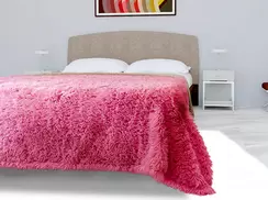 Oferta de Colcha Peluda Bonded Sobrecamero Fucsia por $426 en Colap La Palestina