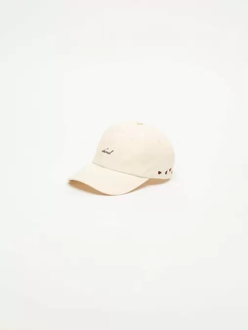 Oferta de Gorra Ecru Ethereal para Mujer por $129 en Cuidado con el Perro