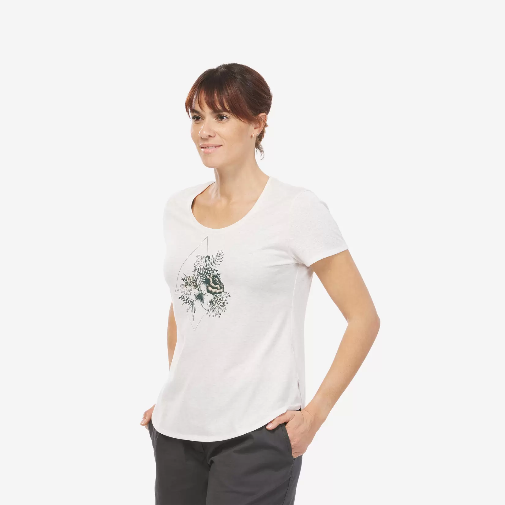 Oferta de Playera de senderismo blanca para mujer NH500 por $300 en Decathlon