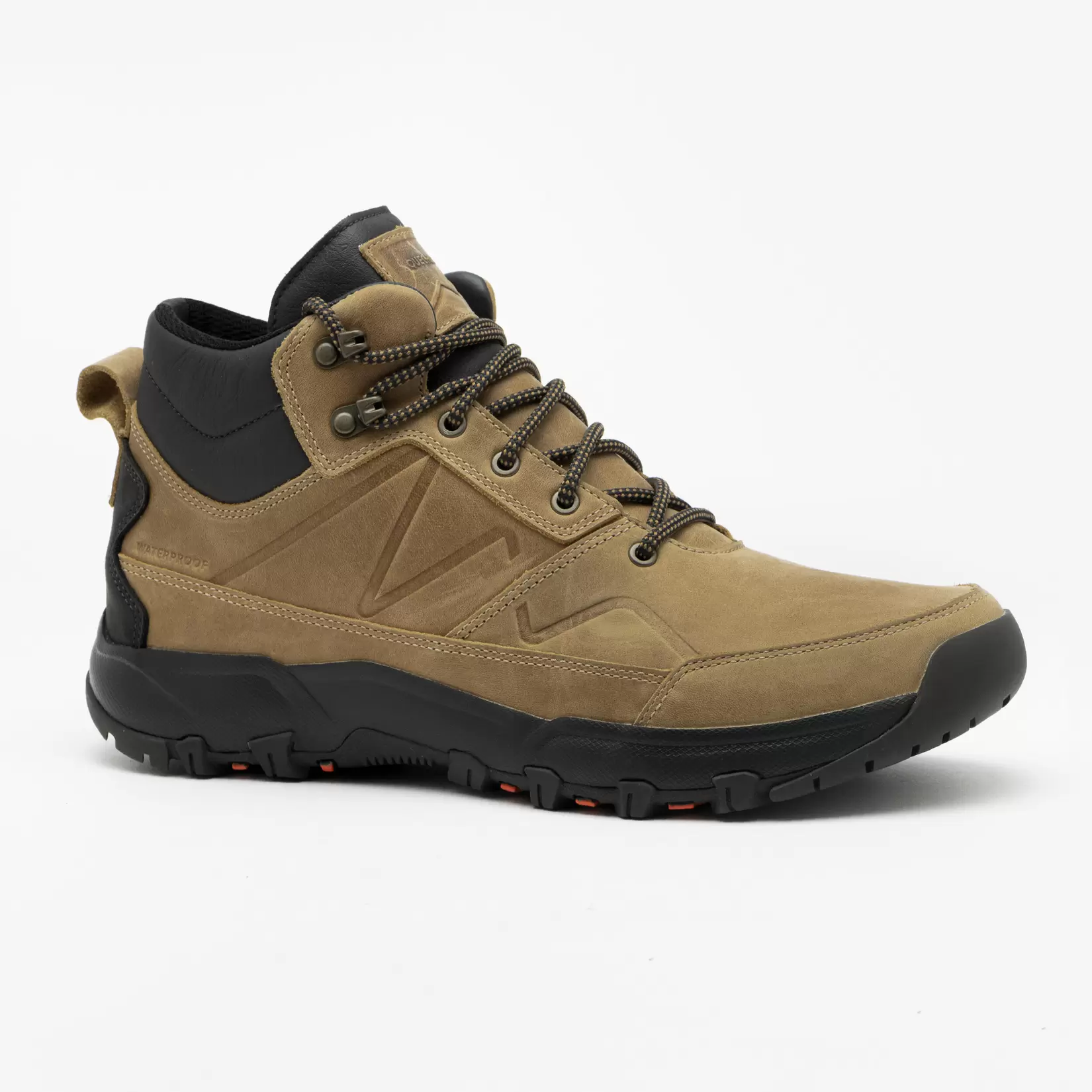 Oferta de Botas de senderismo impermeables de cuero para hombre NH500 Mid por $2000 en Decathlon