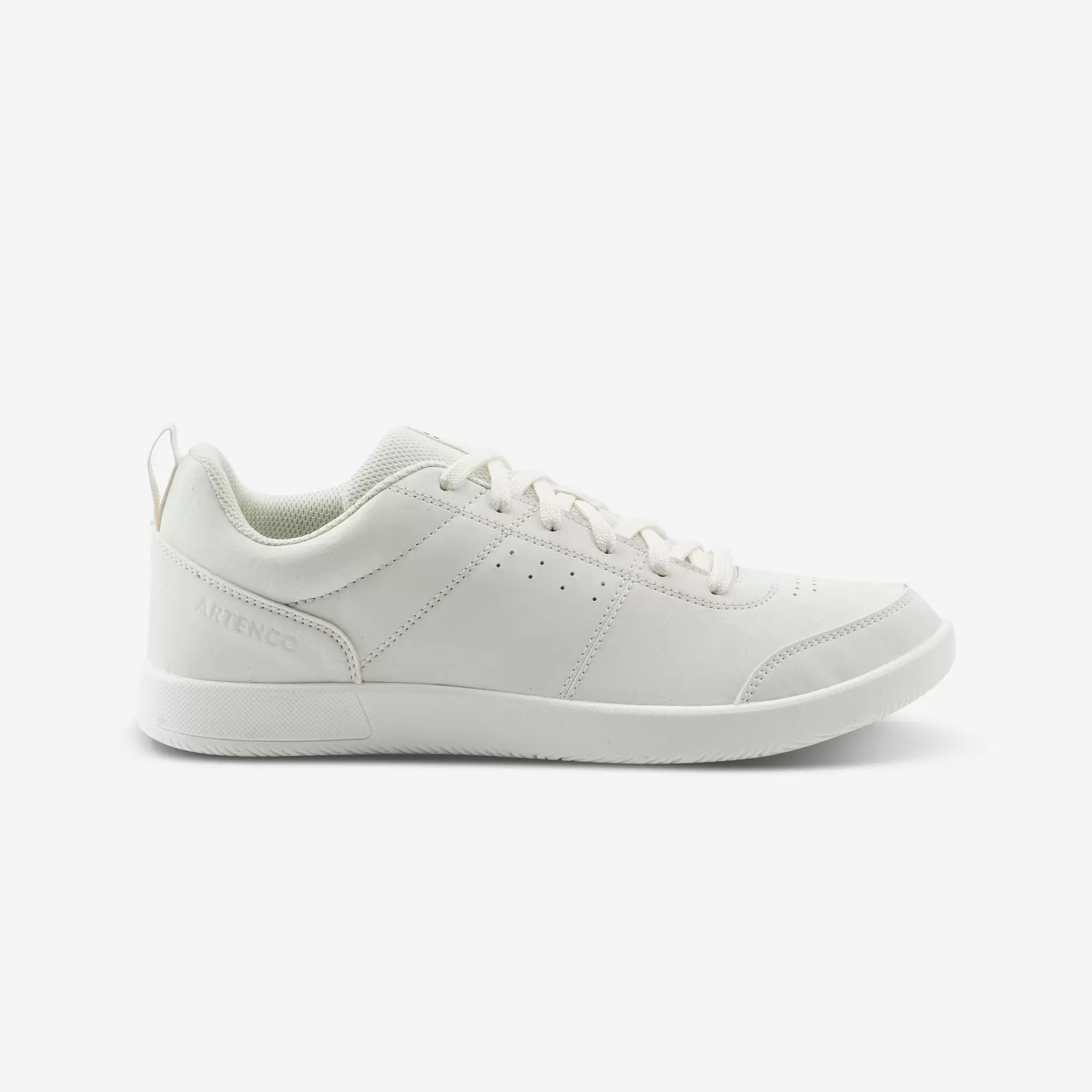 Oferta de Calzado de tenis multipista para hombre - Essential blanco roto por $600 en Decathlon