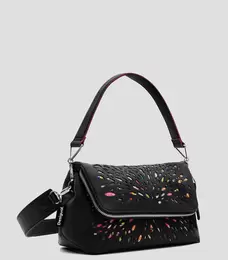 Oferta de Bolso crossbody con estampado Mujer por $1752 en El Palacio de Hierro