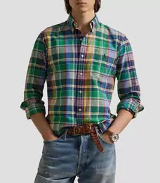 Oferta de Camisa Oxford a cuadros de corte clásico Hombre por $1974 en El Palacio de Hierro