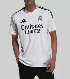 Oferta de Jersey Real Madrid Local 2024-2025 Hombre por $1899 en El Palacio de Hierro