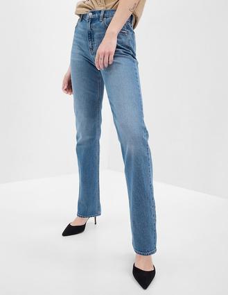 Oferta de Jeans straight corte cintura alta para mujer por $839.4 en GAP