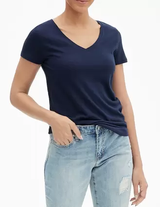 Oferta de Playera cuello V para mujer por $359.2 en GAP